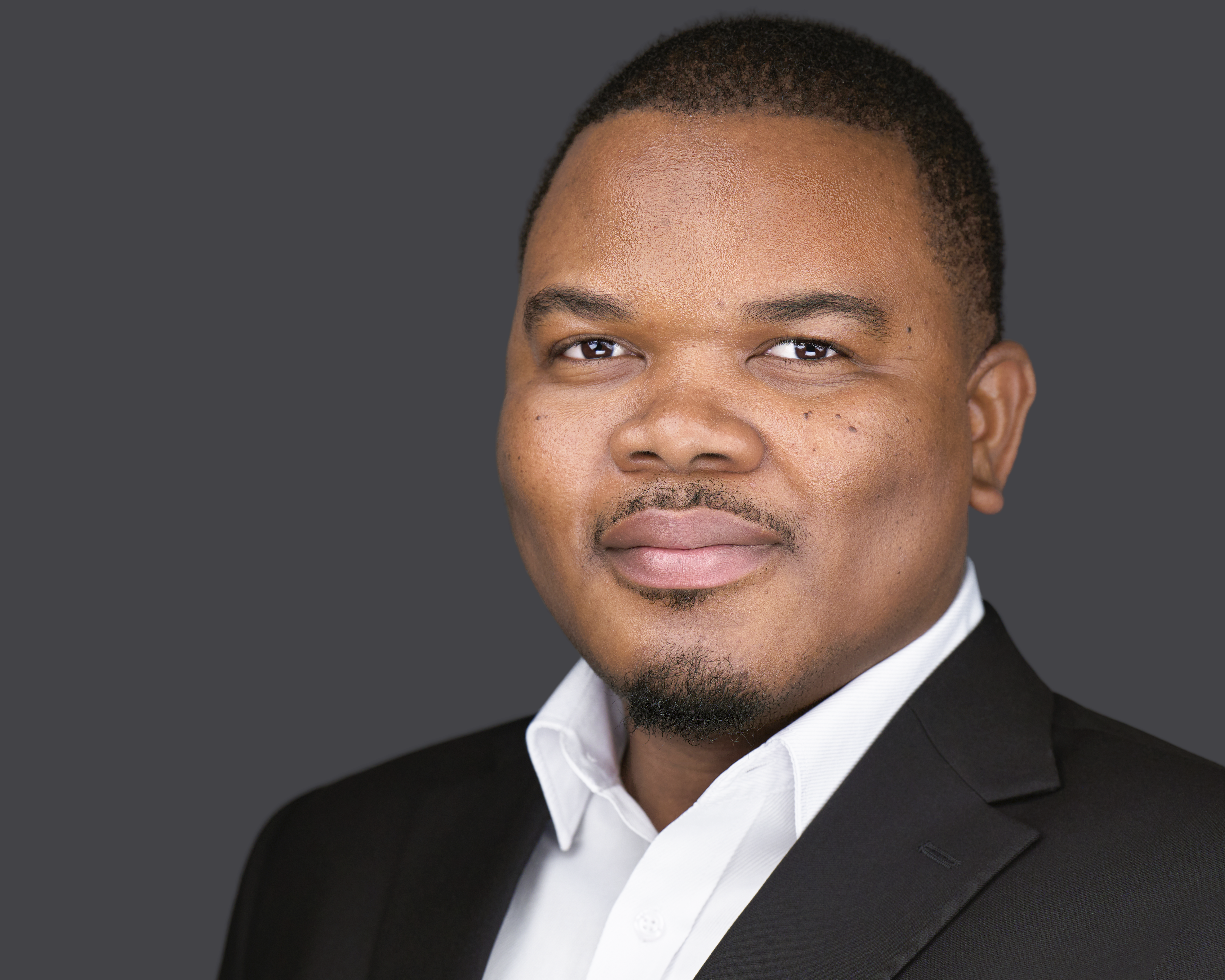 Professional headshot of businessman in Cincinnati, Ohio by Deborah Heinlen Photography