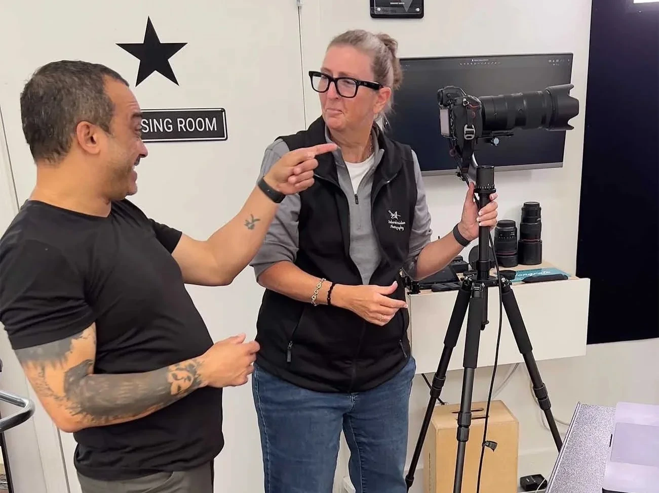 Deborah Heinlen Photography receiving mentorship from Peter Hurley Headshot Crew member DeMayne during a headshot training session in Cleveland